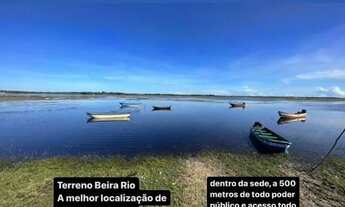 Imagem: Terreno em frente ao lago