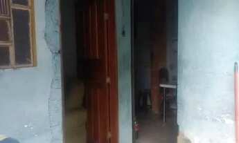 Imagem 3: Vendo terreno de fundos com casa de três andares