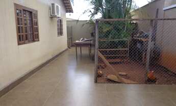 Imagem 5: Casa muito aconchegando, ótimos acabamentos e varanda gourmet com churrasqueira e forno à