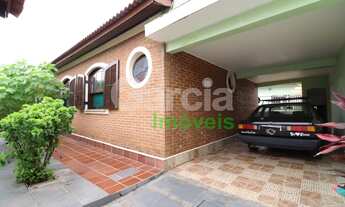 Imagem 2: Casa com 4 suítes e piscina em Peruíbe