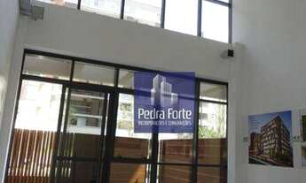 Imagem: Conjunto comercial em prédio moderno e