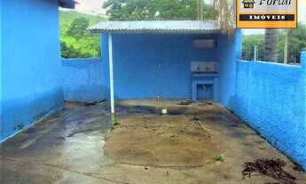 Imagem 2: Casa com 2 dormitórios, área coberta com churrasqueira no bairro Parque Internacional em C