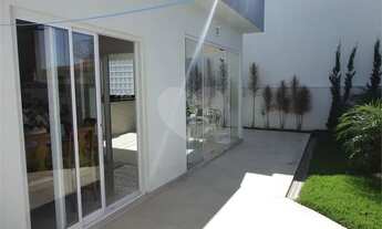 Imagem: Casa térrea em condomínio à venda em