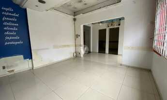 Imagem 7: Espaço Amplo e Versátil: Descubra Nossa Casa Comercial Perfeita para seus Negócios