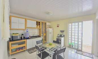 Imagem 6: Casa para venda possui 4 quartos em Sítio Cercado - Curitiba - PR