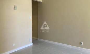 Imagem 4: Em Copacabana: Excelente apartamento com 3 quartos, sendo um suíte, todos com armários emb