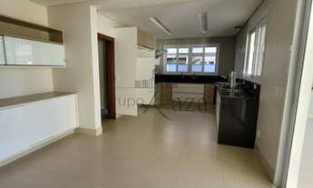 Imagem 4: Casa de condomínio para aluguel possui 500 metros quadrados com 5 quartos