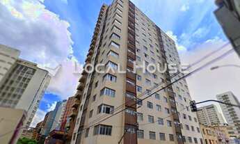 Imagem 1: Excelente Apartamento de 2 Quartos Recém Reformado no Centro de Curitiba