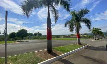 Imagem 3: Terreno, medindo 450 m² com leve declive