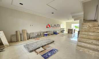 Imagem 2: Casa com maior quintal de Morada De Laranjeiras na serra, de fundos para a reserva