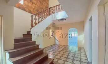 Imagem 6: Casa Sobrado - 5 Dormitórios Sendo 2 Suítes - 4 Garagens Cobertas - Monte Castelo - 300m²