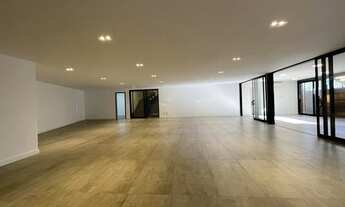 Imagem 4: Casa de condomínio para venda possui 555 metros quadrados com 4 quartos