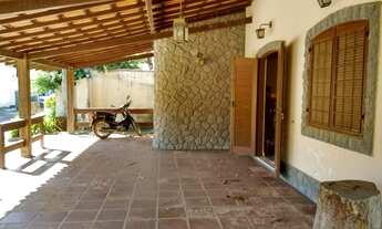 Imagem 3: Ampla casa composta por 05 quartos, sendo 02 suítes!