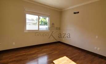 Imagem 2: Casa de condomínio para aluguel possui 500 metros quadrados com 5 quartos