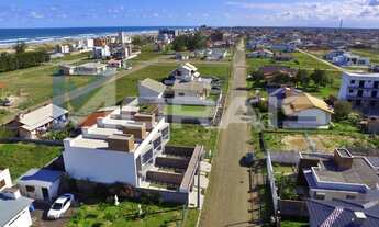 Imagem 2: Sobrado para venda com 2 quartos, a 200 metros do mar, bairro Turimar - Balneário Gaivota