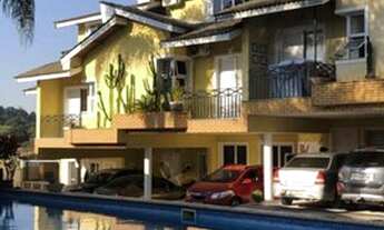 Imagem 2: Casa a Venda Estilo Colonial em Condomínio F. 215m 3 Suites+Closet ,Cinema 3vg's ao l