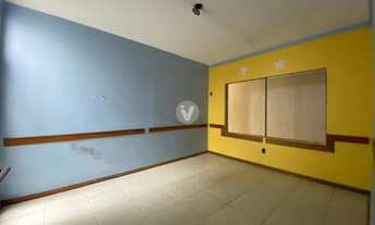 Imagem 6: Espaço Amplo e Versátil: Descubra Nossa Casa Comercial Perfeita para seus Negócios