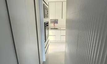 Imagem 7: Apartamento Hemisphere 360 sendo 3 suítes com sala ampliada e vista mar semimobiliado e 2