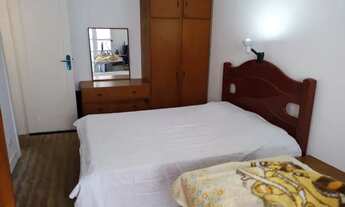 Imagem: Quarto mobiliado masculino com sacada na