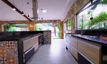 Imagem 7: Casa de condomínio para venda tem 900 metros quadrados com 5 quartos