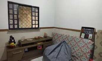 Imagem 5: Casa para aluguel e venda possui 2 quartos, quintal com piscina e churrasqueira - Prata/Be