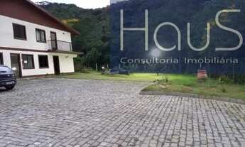 Imagem 2: Apartamento à venda em Petrópolis RJ: Condomínio fechado com lazer e contato com a naturez