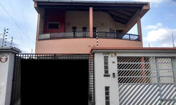 Imagem: Linda mansão no centro de Castanhao por