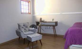 Imagem 7: Sobrado para venda possui 250 metros quadrados com 6 quartos