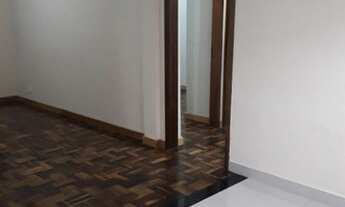 Imagem 4: Excelente Apartamento de 2 Quartos Recém Reformado no Centro de Curitiba