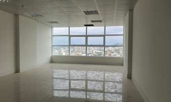 Imagem 2: SALA NO GOLDEN OFFICE PARA LOCAÇÃO DE 45M2, COPA, 2 VAGAS DE GARAGEM, ANDAR ALTO, VISTA 9