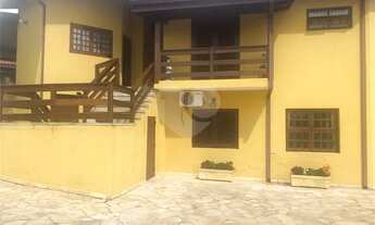 Imagem: Lindo sobrado com piscina, terreno de esquina