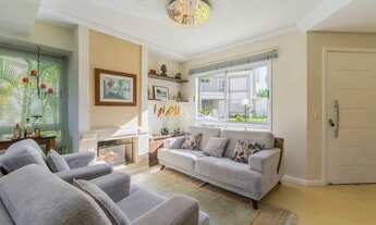 Imagem 6: Casa a venda em Santa Felicidade, com 03 quartos e vista para um lindo jardim