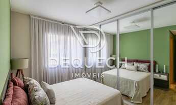 Imagem 6: Apartamento pra lá de aconchegante, com aquela sacada e churrasqueira à carvão, que faz a