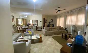 Imagem 2: Casa de condomínio térrea para venda tem 320 metros quadrados com 5 quartos