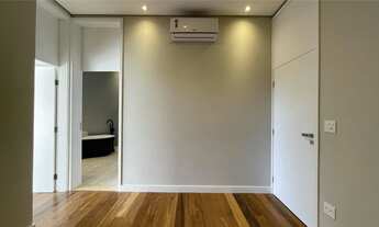 Imagem 6: Casa de condomínio para venda possui 555 metros quadrados com 4 quartos