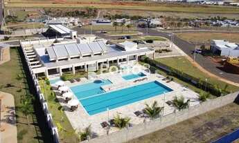 Imagem 6: Casa de Alto Padrão no Condomínio Maria Júlia: Acabamentos Impecáveis e Piscina Aquecida!