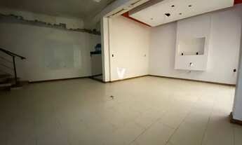 Imagem 4: Espaço Amplo e Versátil: Descubra Nossa Casa Comercial Perfeita para seus Negócios