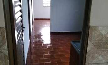 Imagem 2: Aplica-se uma casa no centro da cidade