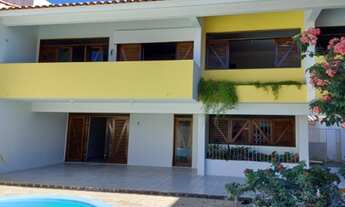 Imagem: Casa com 5 quartos, 3 banheiros, no bairro