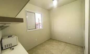 Imagem 6: Apartamento mobiliado para locação. Possui 2 quartos com armários embutidos e v