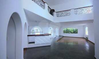 Imagem 6: 4 dormitórios, sendo 4 suítes, Box blindex, Banheira, Área de Serviço