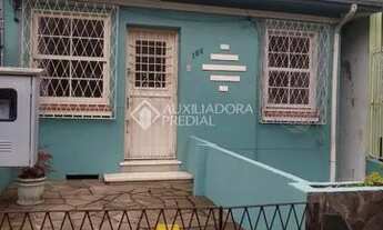 Imagem 2: Casa para venda possui 98 metros quadrados com 2 quartos em Petrópolis - Porto Alegre - RS