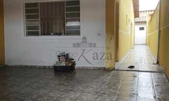 Imagem 4: Térrea para venda possui 103 metros quadrados com 2 quartos