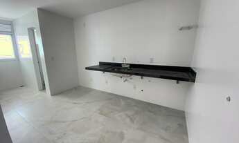 Imagem 7: Prédio novo na quadra do mar