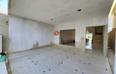 Imagem 6: Casa com maior quintal de Morada De Laranjeiras na serra, de fundos para a reserva