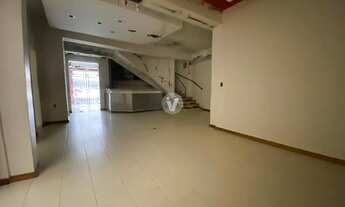 Imagem 3: Espaço Amplo e Versátil: Descubra Nossa Casa Comercial Perfeita para seus Negócios