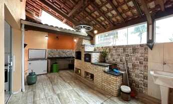 Imagem 2: Casa no bairro Tupy, possui 3 quartos, piscina e churrasqueira. Itanhaém/SP