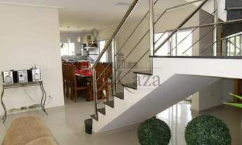 Imagem 3: Linda Casa de condomínio sobrado para venda tem 304 metros quadrados com 4 quartos