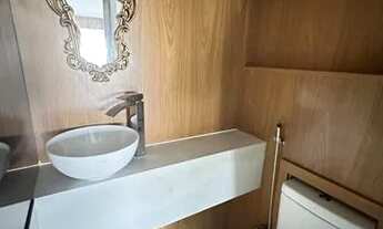 Imagem 6: Apartamento Hemisphere 360 sendo 3 suítes com sala ampliada e vista mar semimobiliado e 2