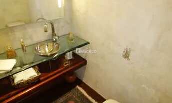 Imagem 3: Lindo apartamento confortável de 130 m², conta com uma sala aconchegante com varanda e lar